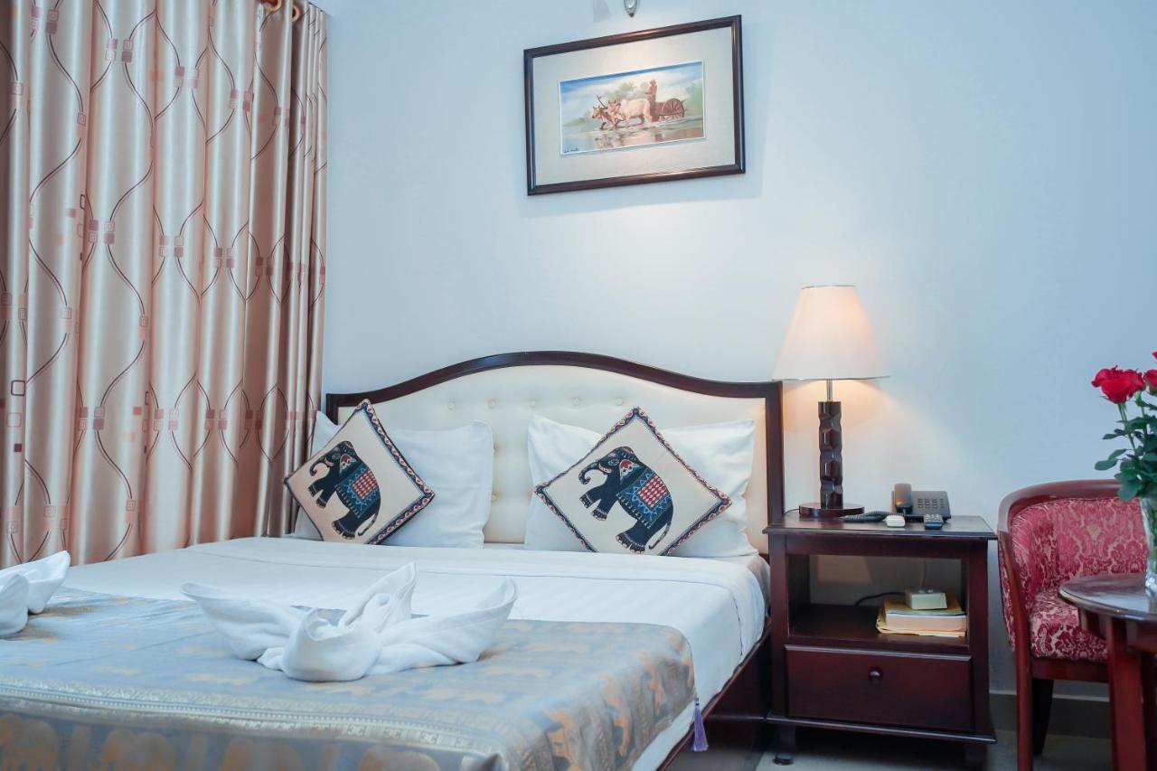 Silver Mounts Hotel Phnom Penh Exterior photo