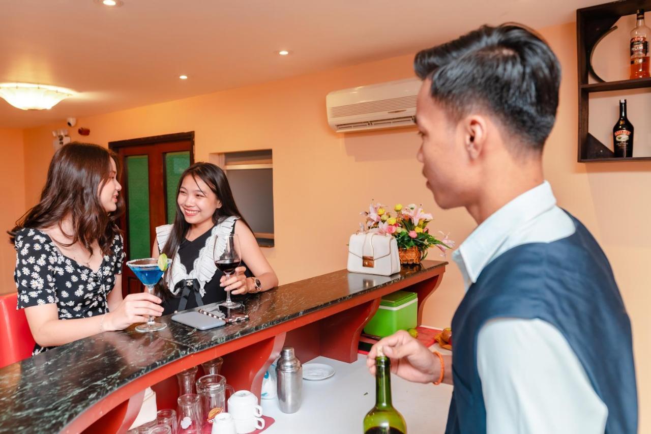 Silver Mounts Hotel Phnom Penh Exterior photo