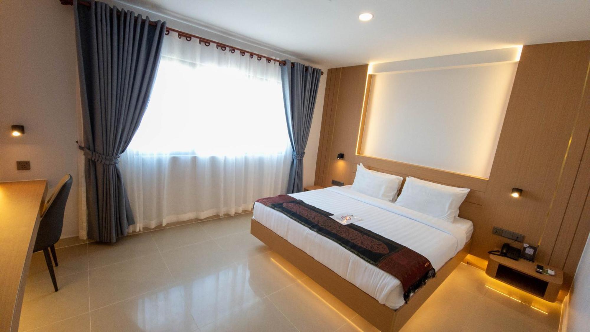 Silver Mounts Hotel Phnom Penh Exterior photo